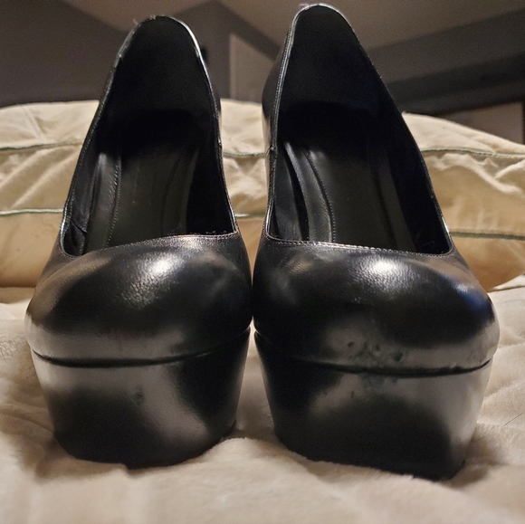 ALEXANDER MCQUEEN Black Leather Platform Stilettos - Picture 11 of 14